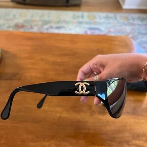 vintage reflective CHANEL sunglasses! lenses have some scratches on them